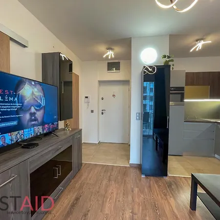 Mira - Hostaid Apartment Budapest