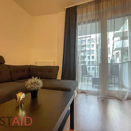 Mira - Hostaid * Budapest